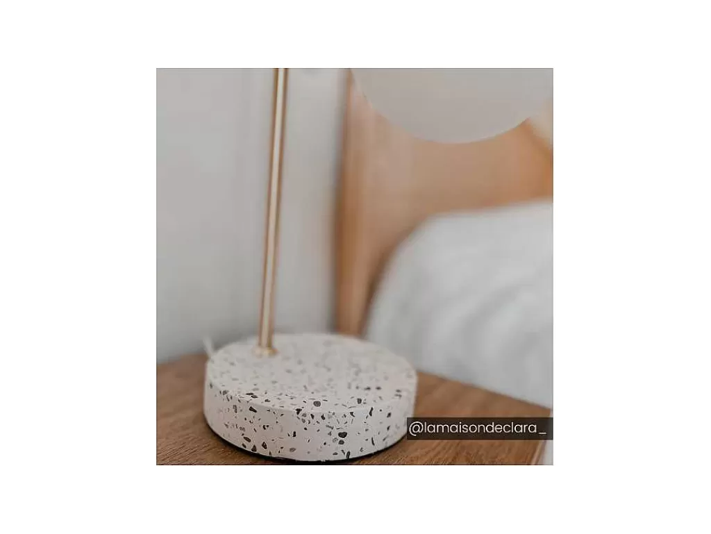 candeeiro_de_mesa_estilo_vintage_lullaby__base_em_terrazzo__23x15x38_cm__dourado_6.webp Candeeiro De Mesa*OZAIA Candeeiro De Mesa Estilo Vintage Lullaby - Base Em Terrazzo - 23X15X38 Cm - Dourado