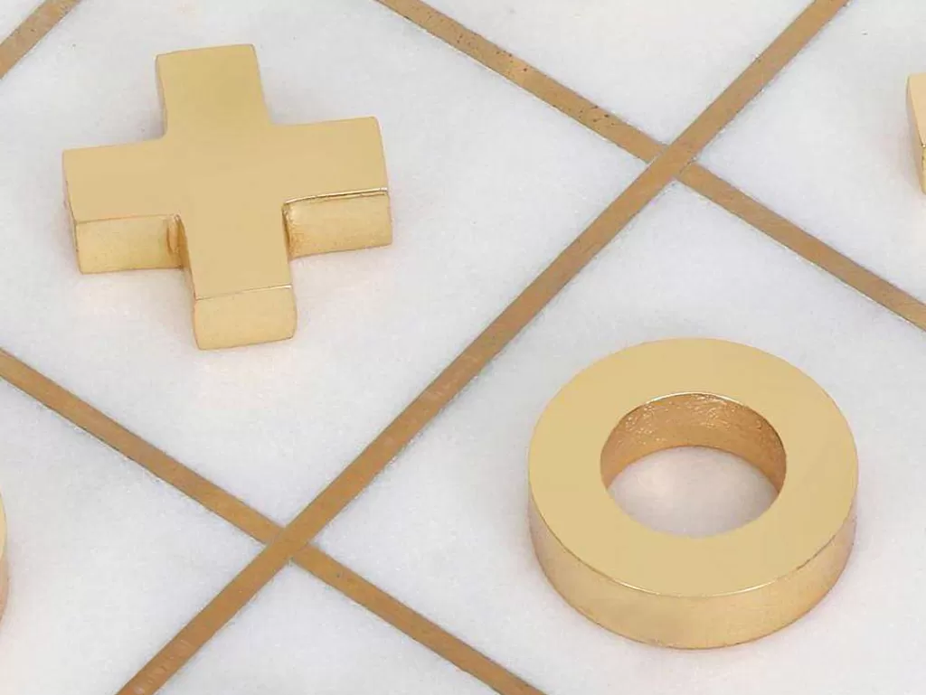 Jogo De Interior*Vente-unique Jogo De Tabuleiro, Jogo Do Galo, Marmore E Latao Dourado E Branco, C20,5 X A2,5 X L20,5 Cm - Tactoe