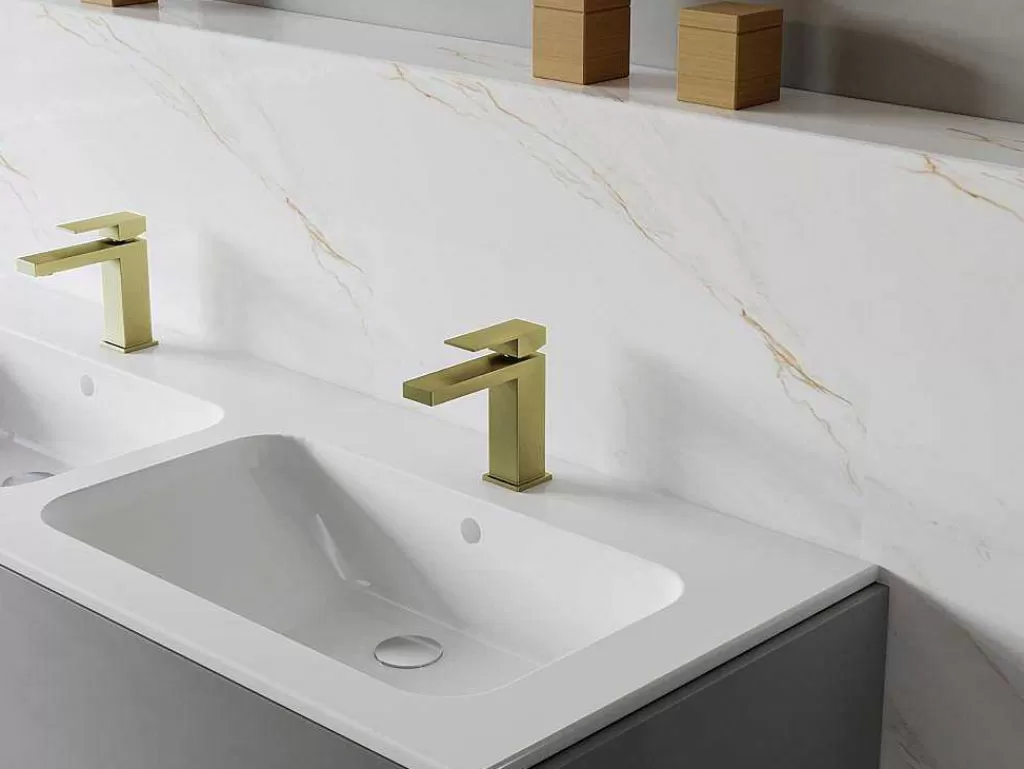 torneira_misturadora_mecanica_quadrada_a157_cm_dourado_acabamento_acetinado__vipava_1.webp Torneira*Shower & Design Torneira Misturadora Mecanica Quadrada A15,7 Cm Dourado Acabamento Acetinado - Vipava